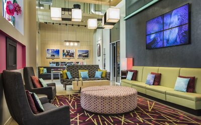 Lounge with comfortable chairs perfect for coworking at Aloft Manhattan Downtown - Financial District.