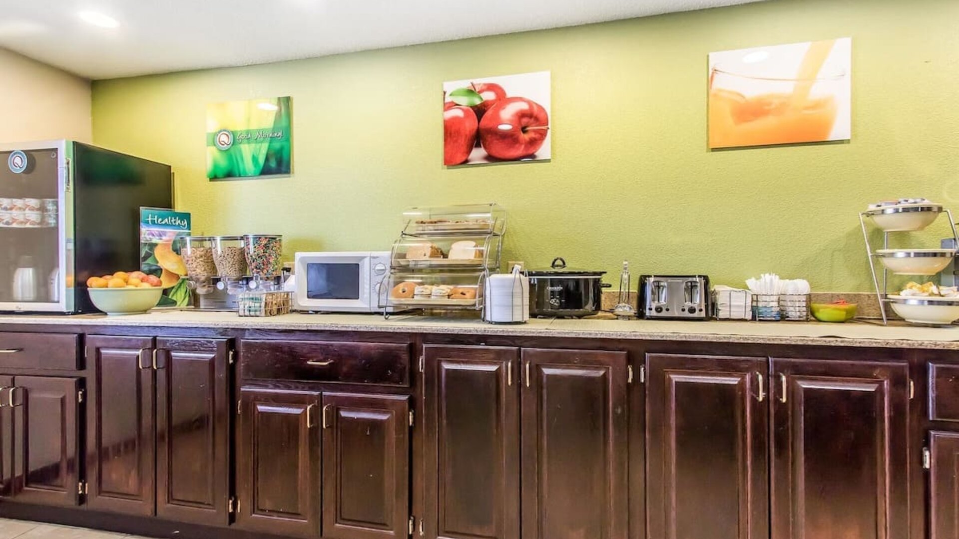 Breakfast available at Quality Inn & Suites, La Vergne.