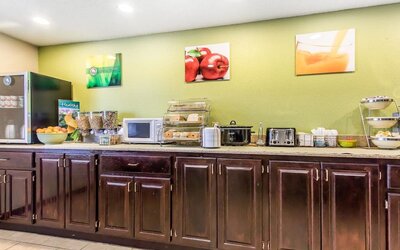 Breakfast available at Quality Inn & Suites, La Vergne.