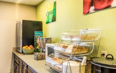 Breakfast available at Quality Inn & Suites, La Vergne.