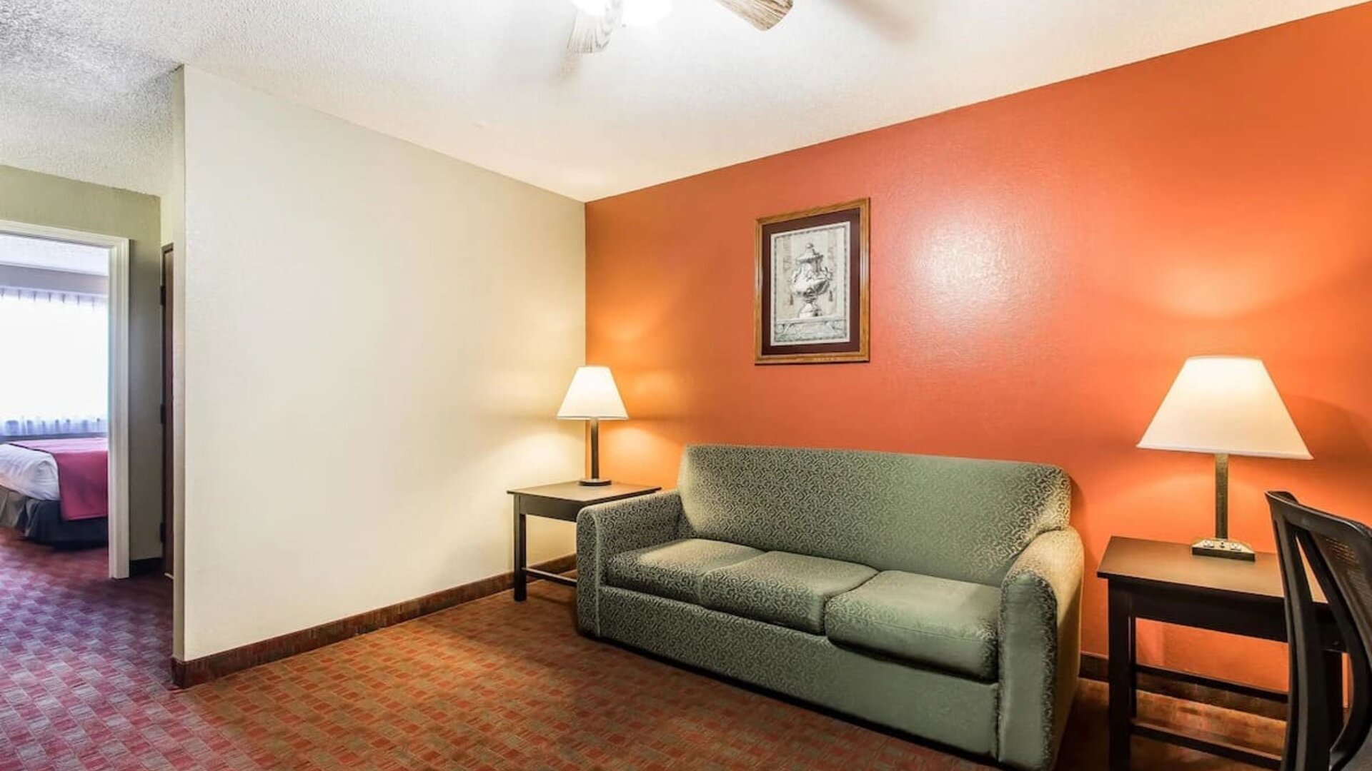 Lounge at Quality Inn & Suites, La Vergne.