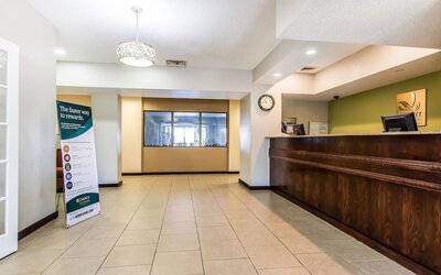 Reception desk at Quality Inn & Suites, La Vergne.