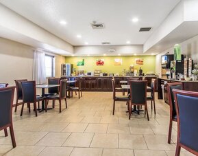 Restaurant at Quality Inn & Suites, La Vergne.