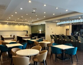 Lobby and lounge at Wyndham Lake Charles.