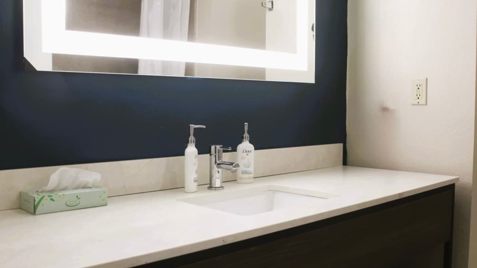 Guest bathroom at Wyndham Lake Charles.