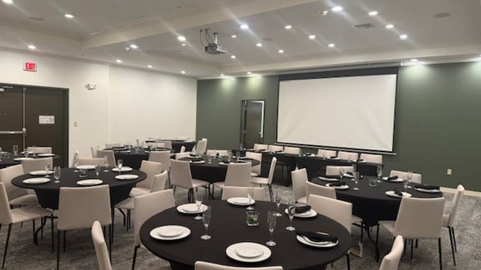 Meeting room at Wyndham Lake Charles.