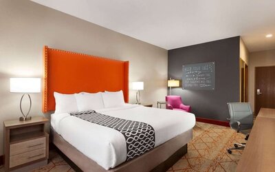 Day use room at La Quinta Inn & Suites By Wyndham Lackawanna.