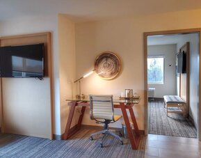 Work space at Radisson Hotel Atlanta Airport.