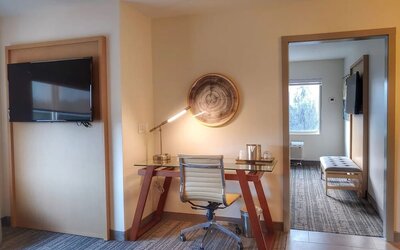 Work space at Radisson Hotel Atlanta Airport.