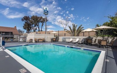 Outdoor pool at Best Western Country Inn Temecula.
