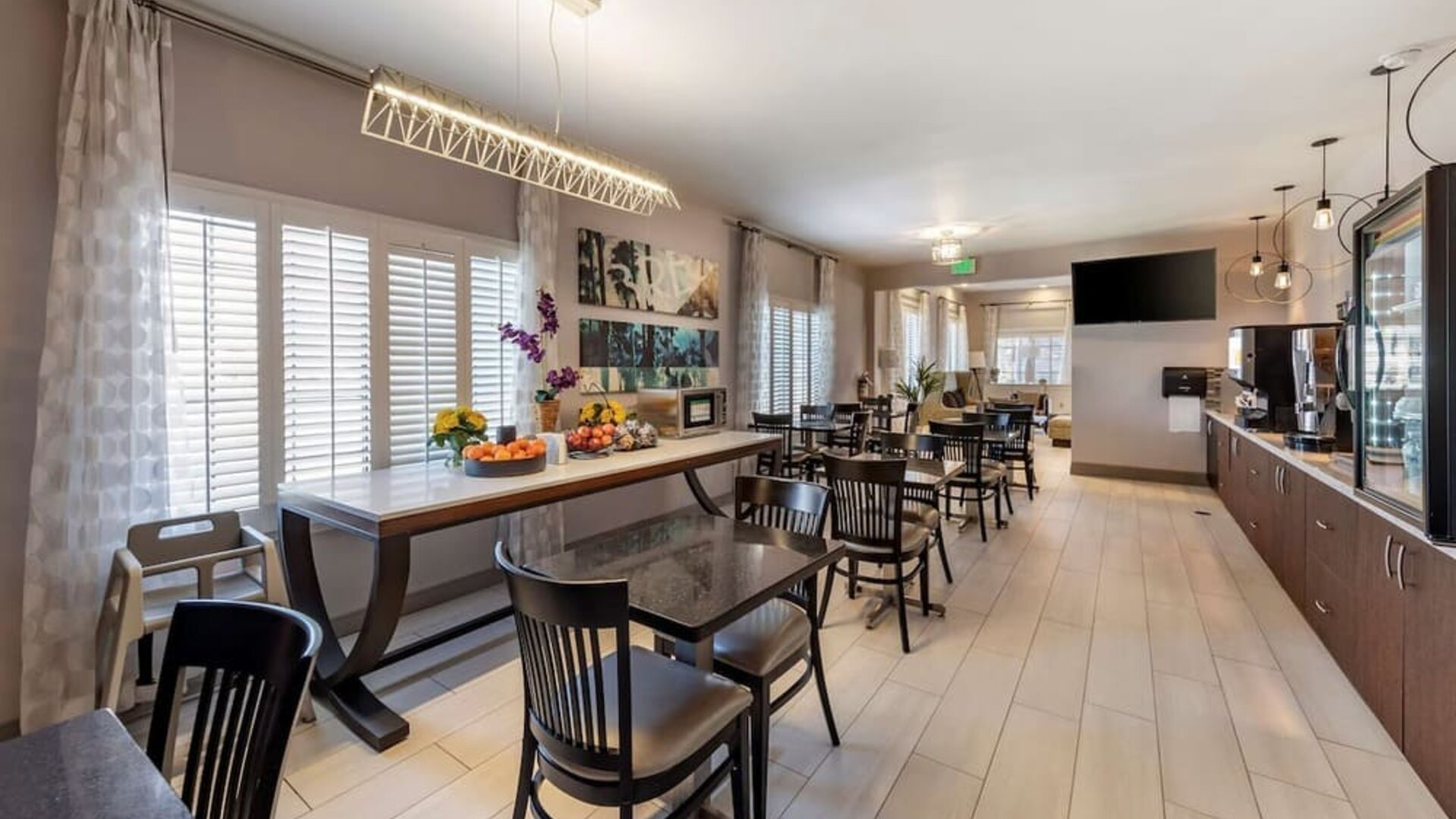 Dining room at Best Western Country Inn Temecula.
