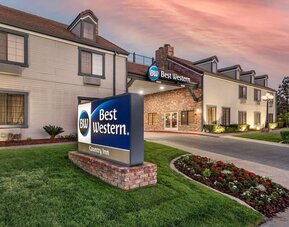 Hotel exterior at Best Western Country Inn Temecula.
