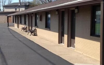 Property exterior at Stadium View Inn.