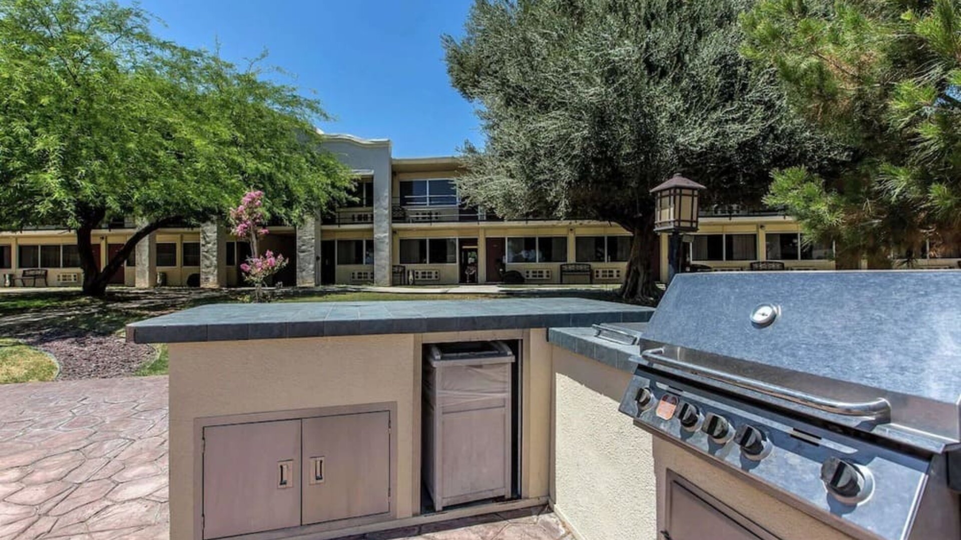 Outdoor barbeque at Quality Inn On Historic Route 66.
