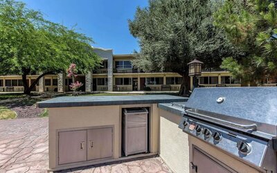Outdoor barbeque at Quality Inn On Historic Route 66.