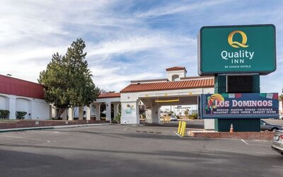 Parking available at Quality Inn On Historic Route 66.