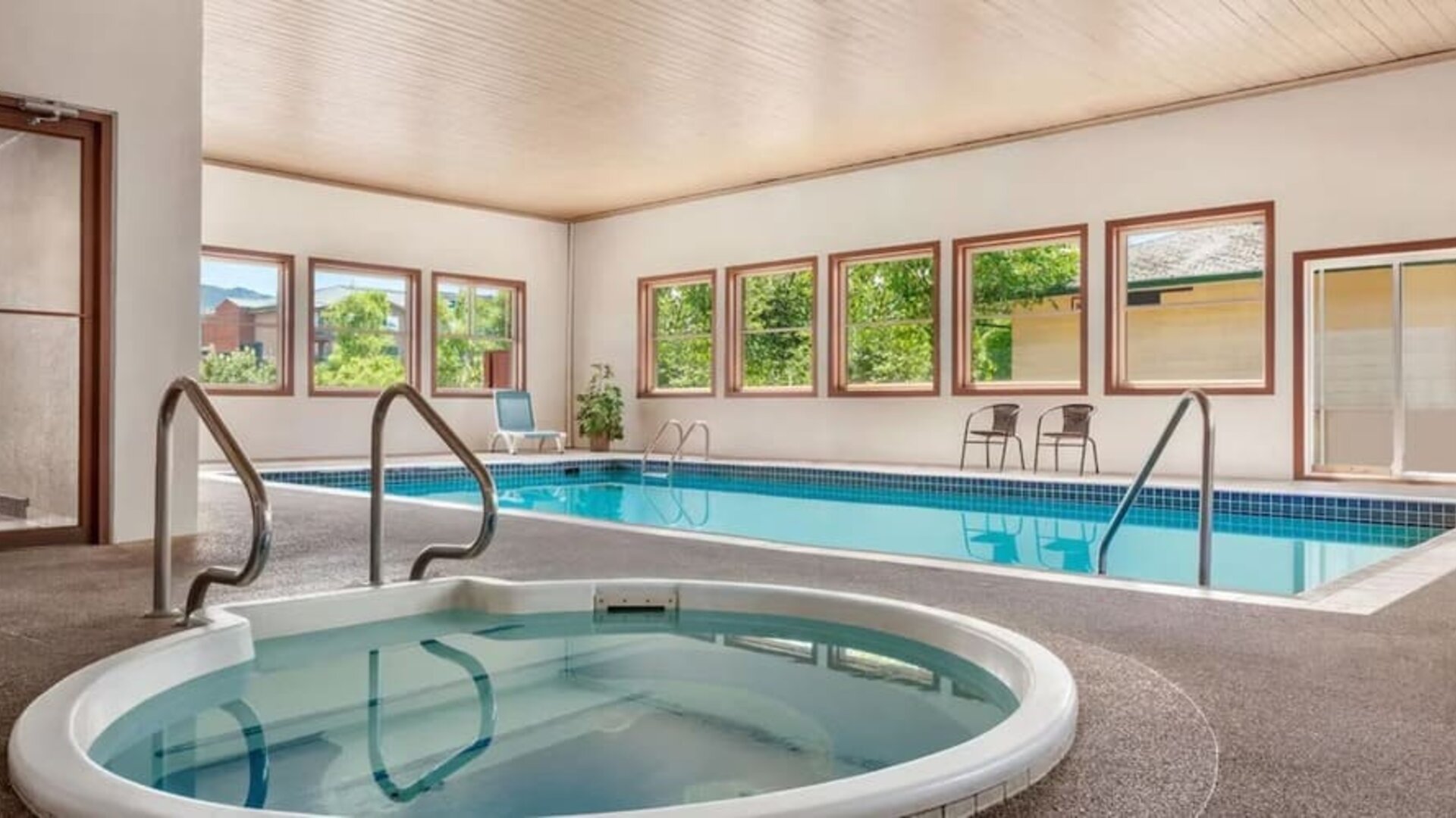 Hot tub at Quality Inn & Suites Vernon.