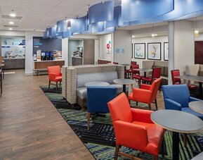 Lobby lounge at Holiday Inn Express Atlanta Airport - College Park By IHG.
