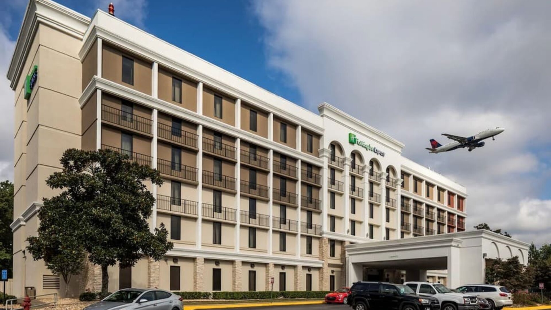 Hotel exterior at Holiday Inn Express Atlanta Airport - College Park By IHG.