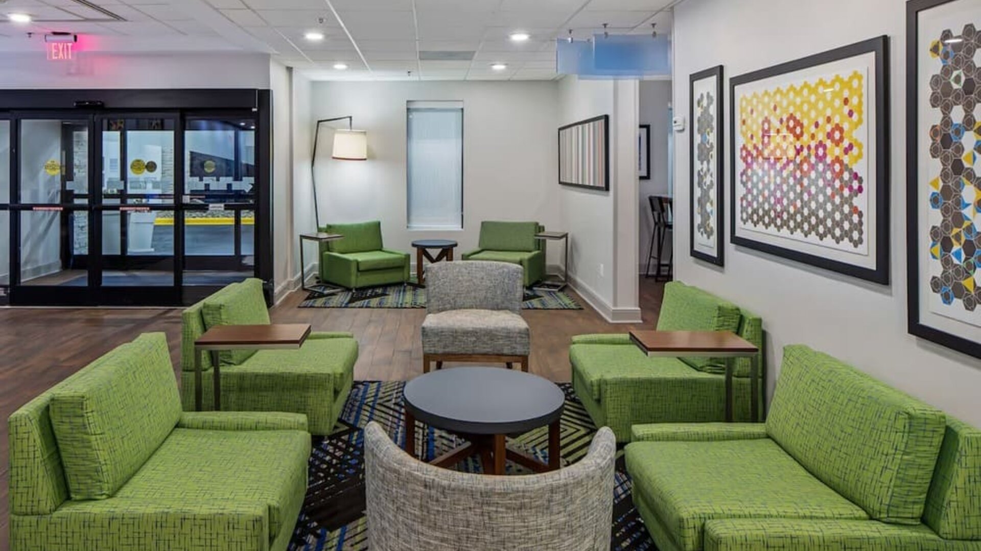 Lobby lounge at Holiday Inn Express Atlanta Airport - College Park By IHG.