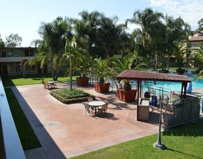 Outdoor pool at Ontario Airport Inn.