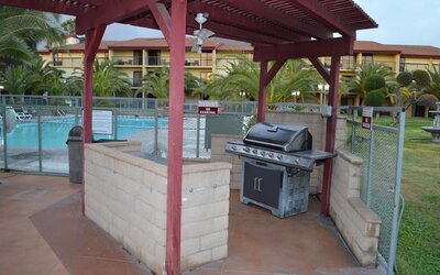 Barbeque at Ontario Airport Inn.