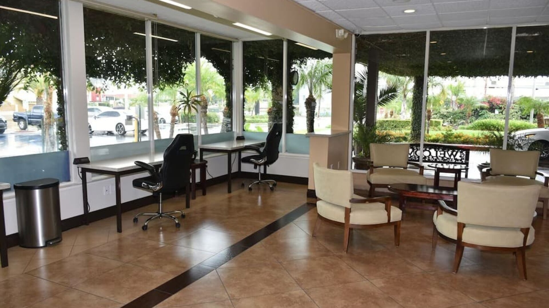 Lobby seating at Ontario Airport Inn.