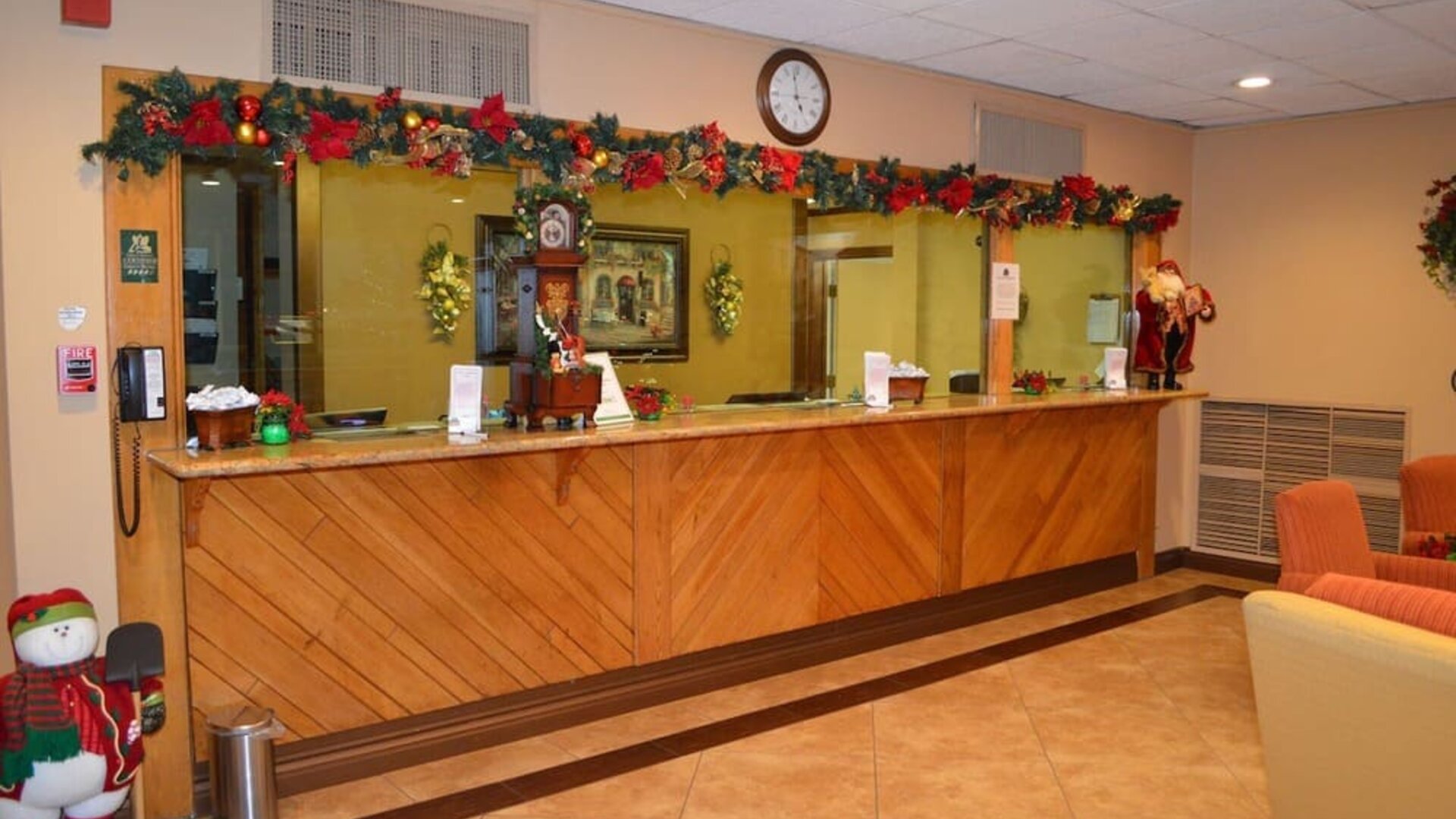 Reception desk at Ontario Airport Inn.