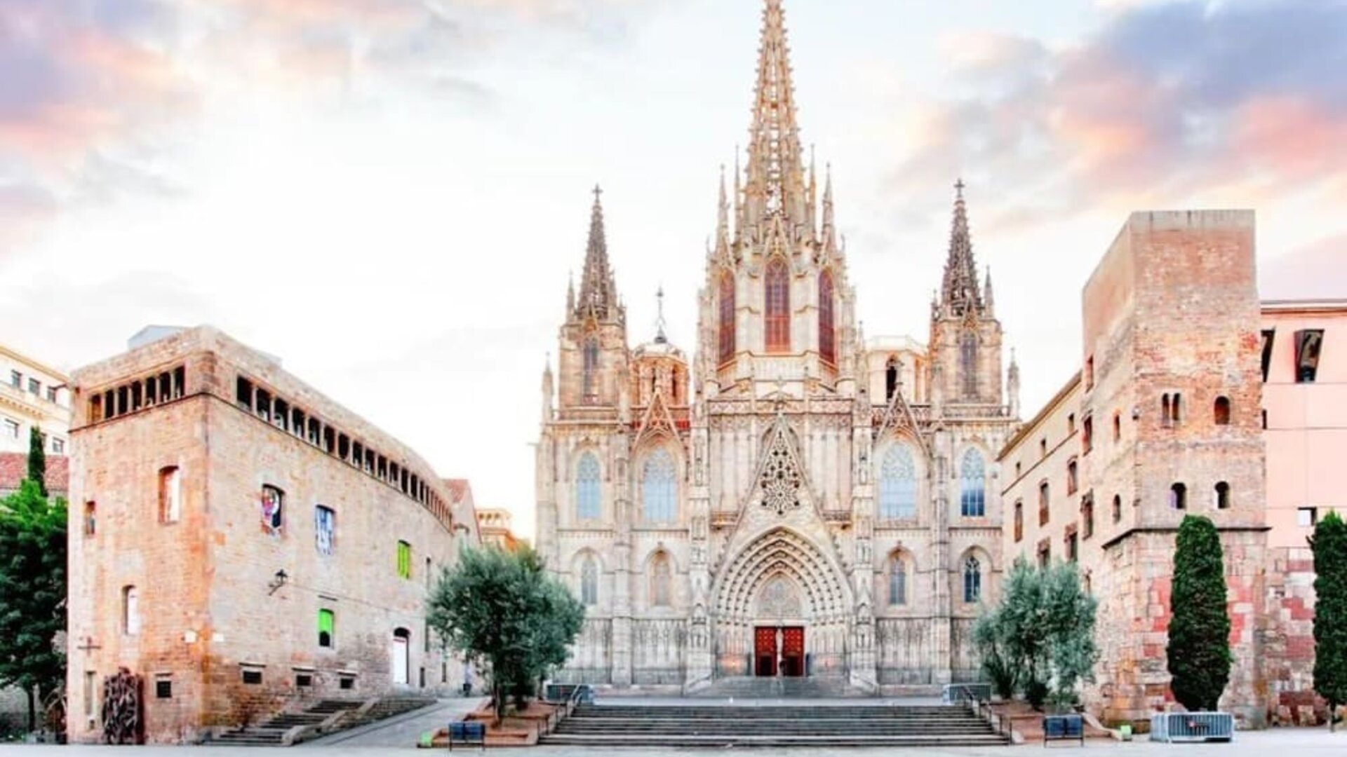 Local land marks at Hotel Moderno Barcelona.