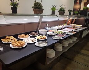 Breakfast available at Hotel Moderno Barcelona.