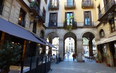Local land marks at Hotel Moderno Barcelona.