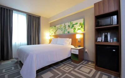 Day use room with natural light at Hilton Garden Inn New York Central Park South Mid-town West.