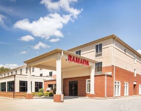 Hotel exterior at Ramada By Wyndham Alpharetta/Atlanta North.