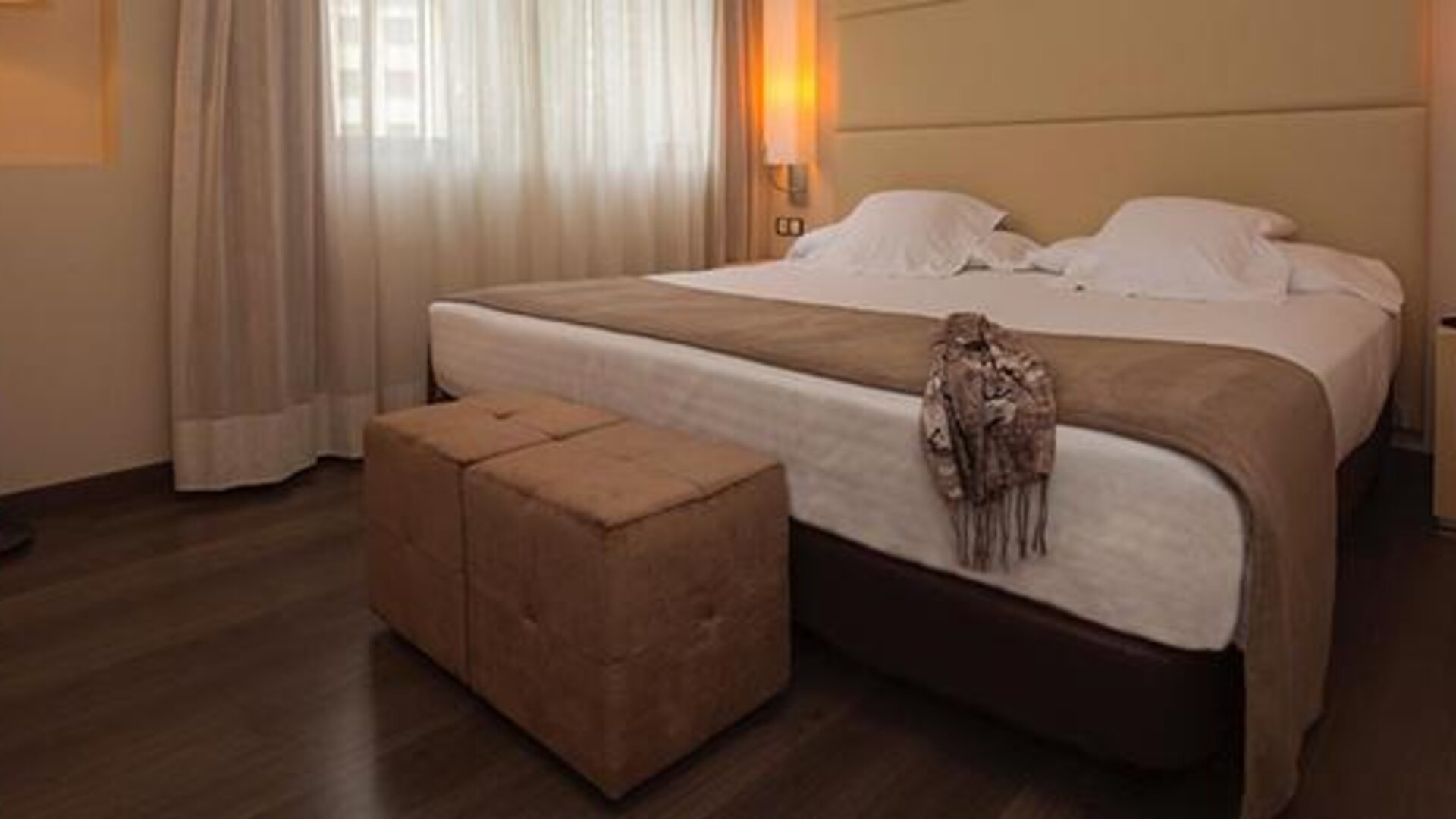 Hotel Yomo Mola Park