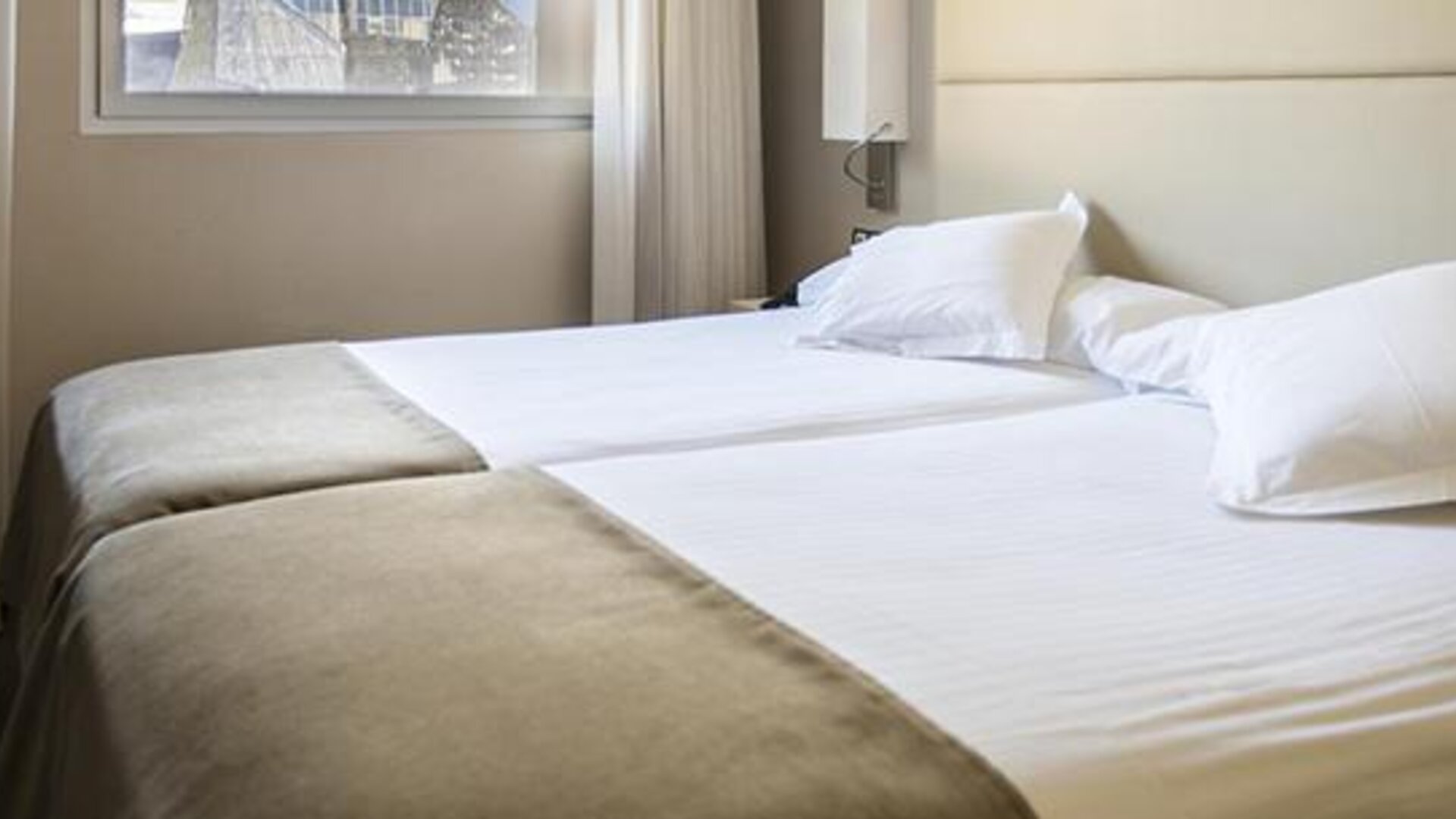 Hotel Yomo Mola Park