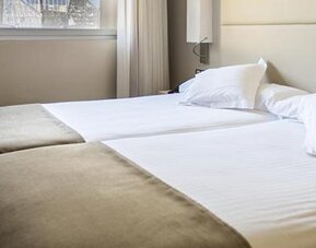 Hotel Yomo Mola Park