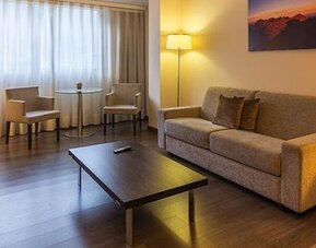 Hotel Yomo Mola Park