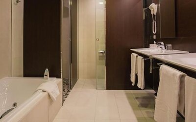 Hotel Yomo Mola Park