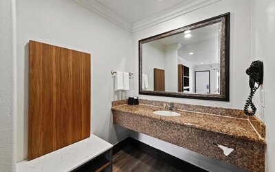 Guest bathroom at Hyland Inn Near Legoland.