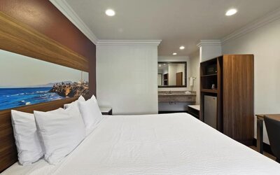 Day use room at Hyland Inn Near Legoland.