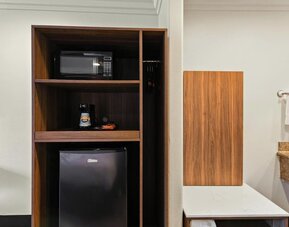 Hotel amenities at Hyland Inn Near Legoland.