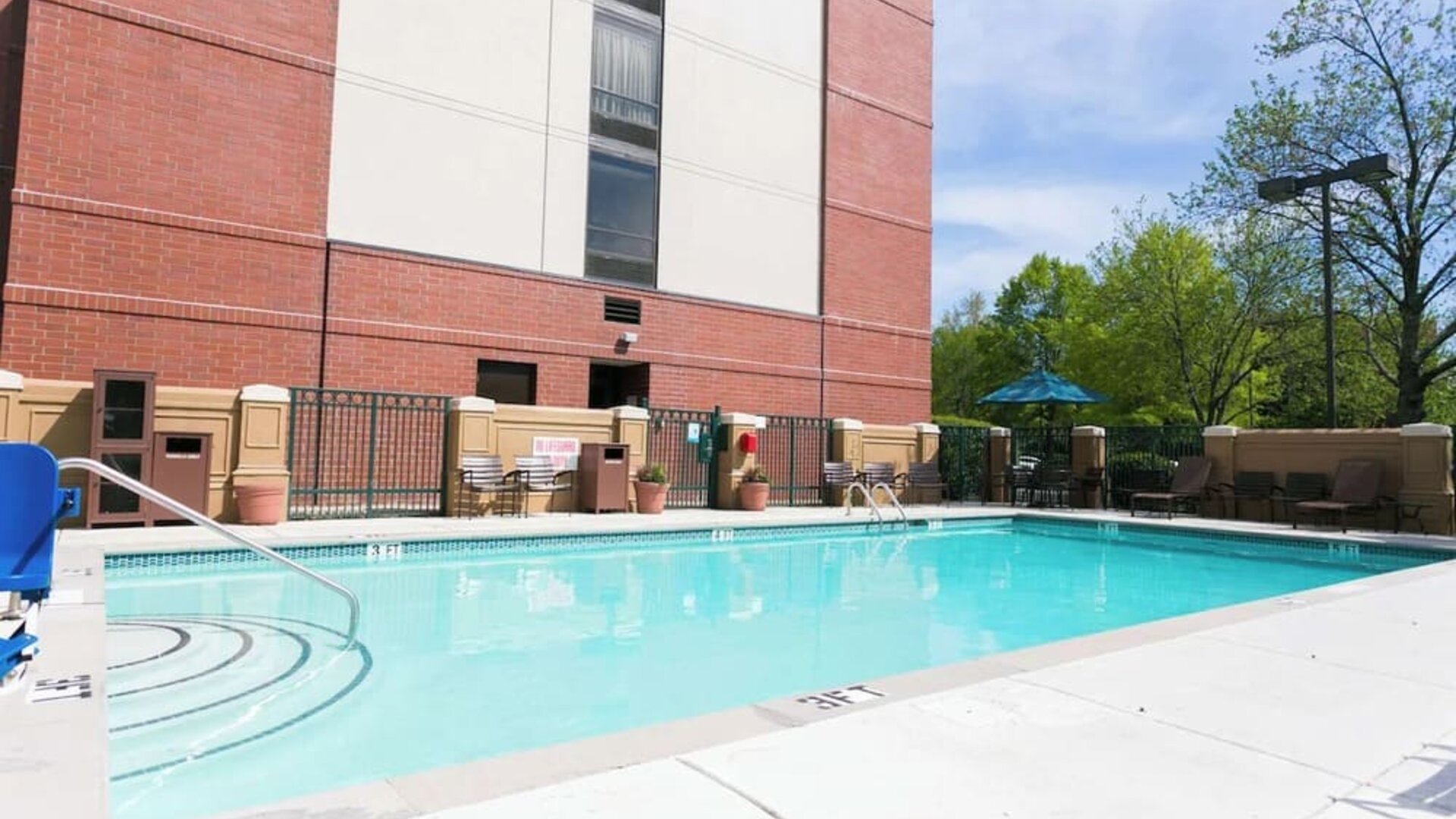 Outdoor pool at Hyatt Place Nashville/Franklin/Cool Springs.