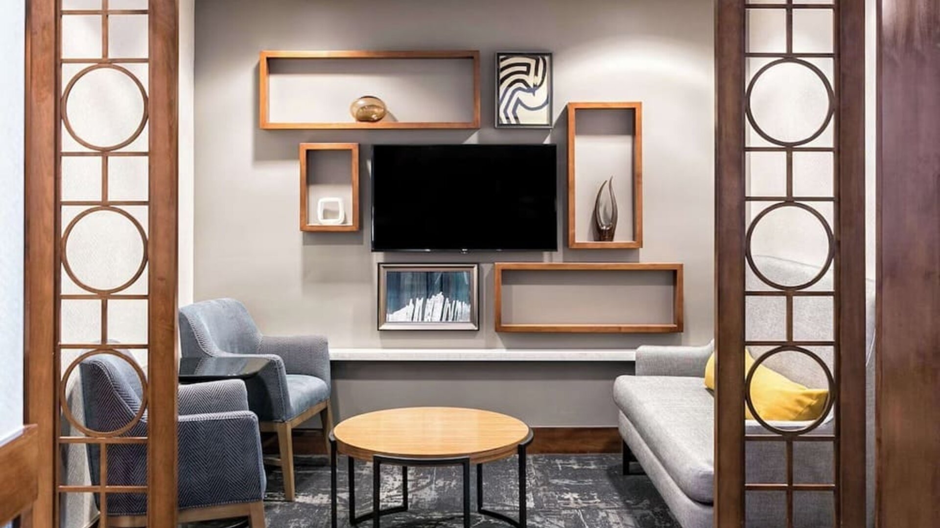 Coworking space at Hyatt Place Nashville/Franklin/Cool Springs.