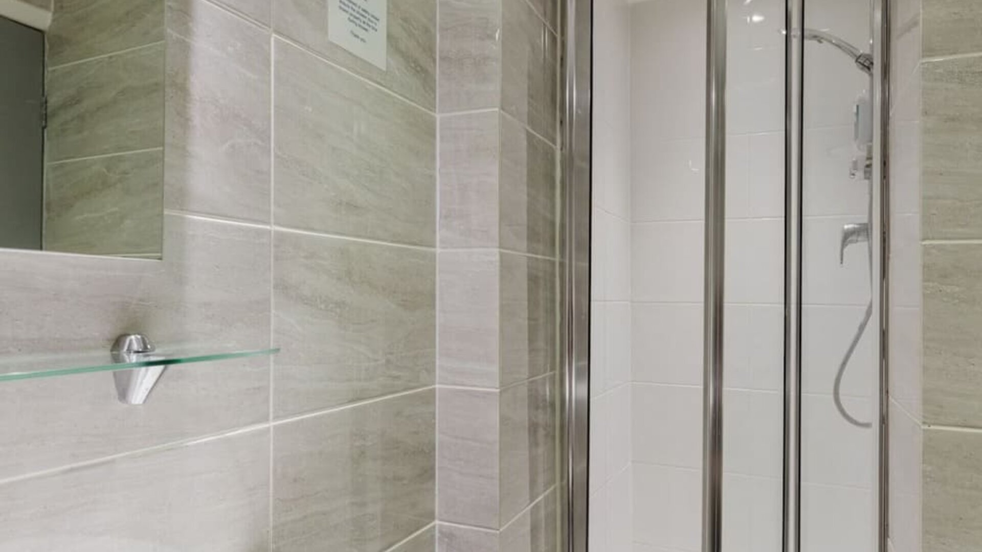 Guest bathroom at The Chapter Hotels - Falcon Hotel.