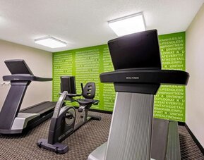Fitness center at La Quinta Inn & Suites By Wyndham Harrisburg Airport Hershey.