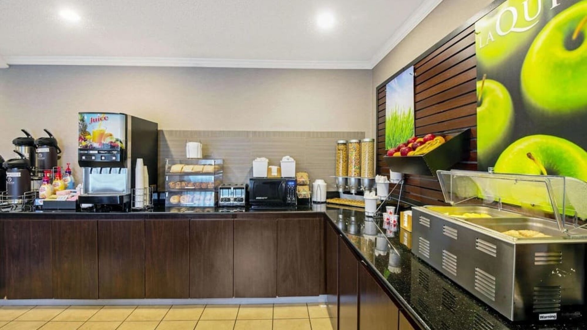 Breakfast area at La Quinta Inn & Suites By Wyndham Harrisburg Airport Hershey.