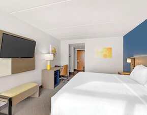 Day use room amenities at Comfort Inn & Suites Arlington Heights - Schaumburg.