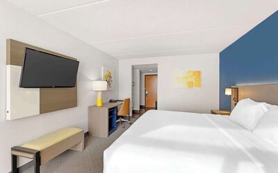 Day use room amenities at Comfort Inn & Suites Arlington Heights - Schaumburg.