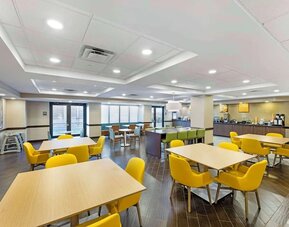Dining area perfect for coworking at Comfort Inn & Suites Arlington Heights - Schaumburg.