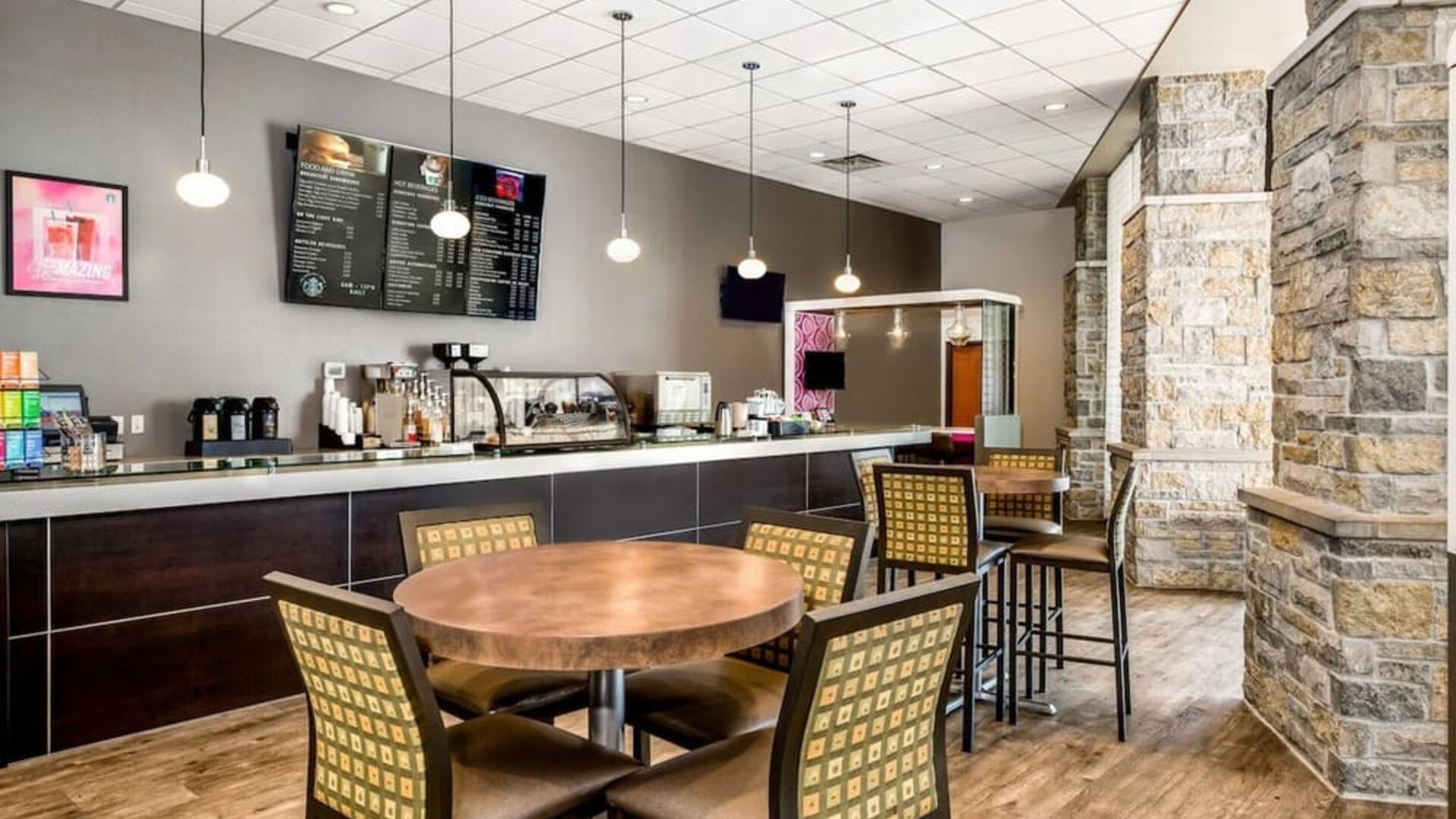 Dining room at Crowne Plaza Milwaukee Airport By IHG.